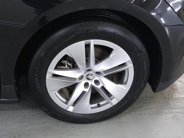 Skoda Enyaq iV 60 Warmtepomp / Trekhaak wegklapbaar / Navigatie / Camera / Comf.Stoelen