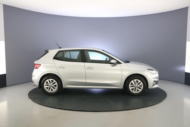 Skoda FABIA Ambition 1.0 TSI 110pk DSG Automaat Cruise control, Parkeersensoren, Stoelverwarming, Airco, DAB, Radio, LED koplampen, App connect, Bluetooth