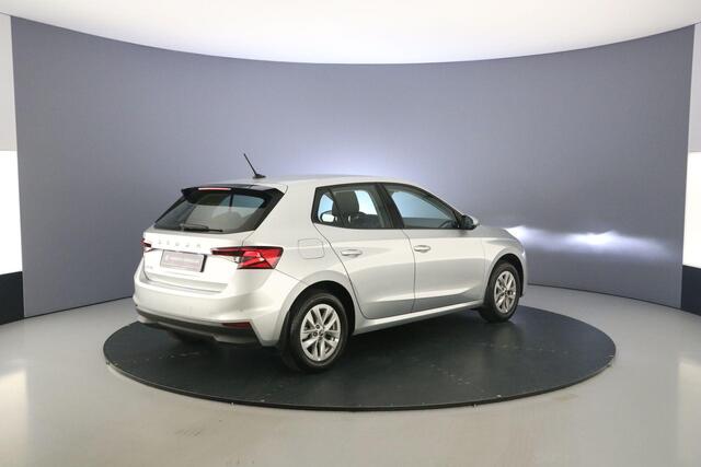 Skoda FABIA Ambition 1.0 TSI 110pk DSG Automaat Cruise control, Parkeersensoren, App connect, Stoelverwarming, Airco, DAB, Radio, Bluetooth, LED koplampen