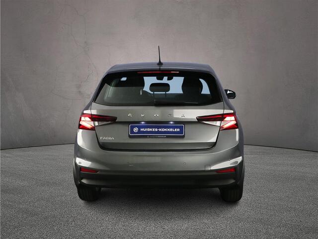 Skoda FABIA Ambition 1.0 TSI 110pk DSG Automaat Cruise control, Parkeersensoren, Stoelverwarming, Airco, DAB, Radio, Bluetooth, LED koplampen, App connect