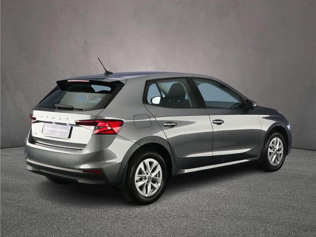 Skoda FABIA Ambition 1.0 TSI 110pk DSG Automaat Cruise control, Parkeersensoren, Stoelverwarming, Airco, DAB, Radio, Bluetooth, LED koplampen, App connect