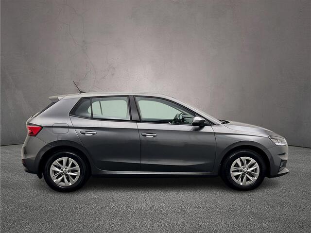 Skoda FABIA Ambition 1.0 TSI 110pk DSG Automaat Cruise control, Parkeersensoren, Stoelverwarming, Airco, DAB, Radio, Bluetooth, App connect, LED koplampen