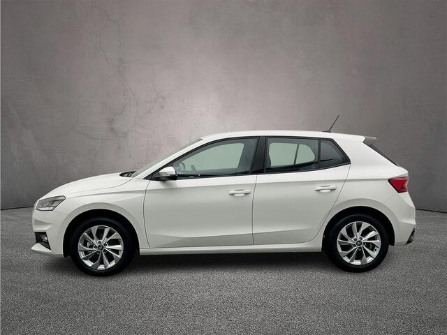 Skoda FABIA Essence 1.0 TSI 95pk App connect, Airco, Parkeersensor achter, DAB, Radio, Bluetooth, 16 inch lichtmetalen velgen, LED koplampen