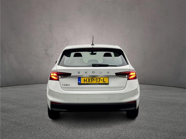 Skoda FABIA Essence 1.0 TSI 95pk App connect, Airco, Parkeersensor achter, DAB, Radio, Bluetooth, 16 inch lichtmetalen velgen, LED koplampen