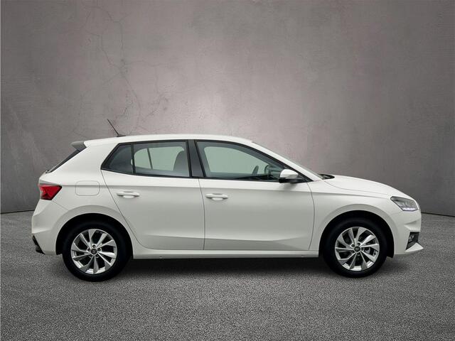Skoda FABIA Essence 1.0 TSI 95pk App connect, Airco, Parkeersensor achter, DAB, Radio, Bluetooth, 16 inch lichtmetalen velgen, LED koplampen