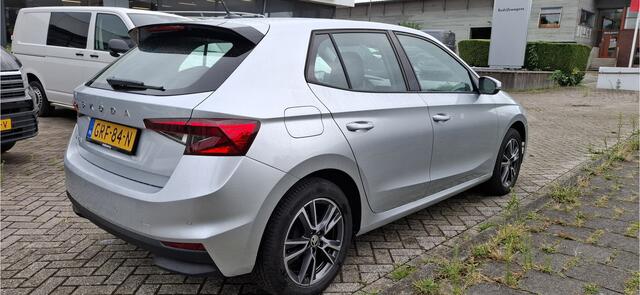 Skoda FABIA 1.0 TSI Essence Cruise control / PDC / LED