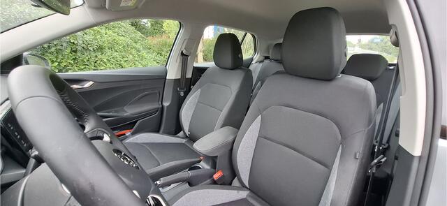 Skoda FABIA 1.0 TSI Essence Cruise control / PDC / LED