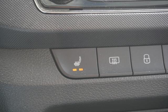 Skoda FABIA Combi 1.2 TSI Style DSG | PANO | LEDER | TREKHAAK | STOELVERW. | NAVI | ECC |