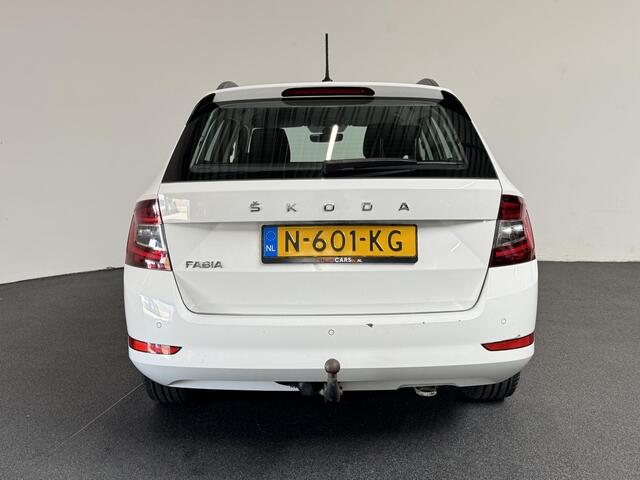Skoda FABIA Combi 1.0 TSI DSG Business Edition Trekhaak Navigatie Apple Carplay/Android Auto Parkeersensoren achter Stoelverwarming Cruise Control Airco