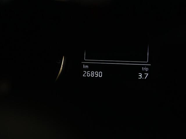 Skoda FABIA 1.0 MPI 80 pk Ambition | LED koplampen | Parkeersensoren achter | Navigatie via Apple Carplay / Android Auto | Cruise Control Adaptief | Airconditioning