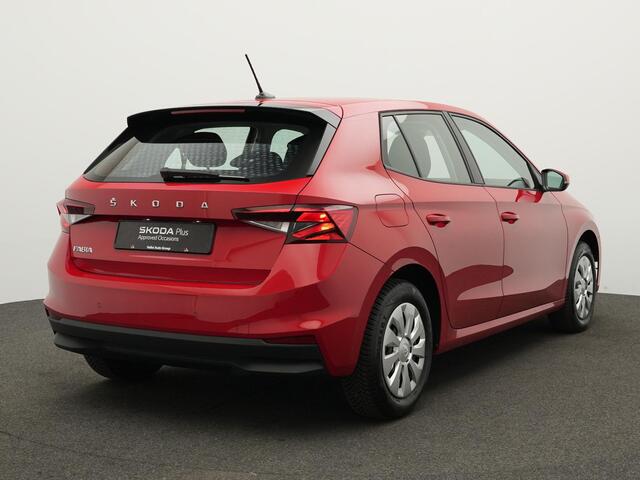 Skoda FABIA 1.0 MPI 80 pk Ambition | LED koplampen | Parkeersensoren achter | Navigatie via Apple Carplay / Android Auto | Cruise Control Adaptief | Airconditioning