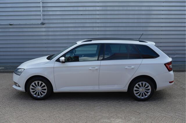 Skoda FABIA Combi 1.0 TSI Ambition O.a: Navi, Cruise, Carply, Trekhaak, All-Season banden, Pdc, Etc... Rijklaar! All-in prijs!