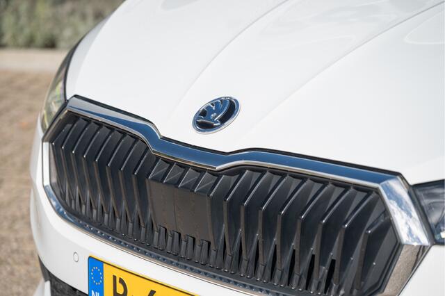 Skoda FABIA 1.0 TSI 110pk DSG First Edition | Nieuw model | VOL | Virtual | Navi | Camera | Park Assist | Stoel- Stuurverw. | Color Concept | 17"