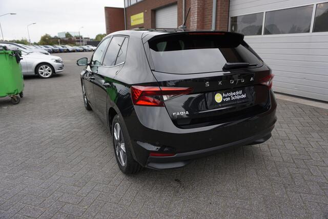 Skoda FABIA 1.0 TSI 110PK AUTOMAAT STYLE JULI 2022 DEALER ONDERHOUDEN CAMERA KEYLESS LED ANDROID-APPLECARPLAY ECC AIRCO CRUISECONTROL PARKEERSENSOREN BLUETOOTH PRIVACYGLAS LANE ASSIST 4X ELECTR.RAMEN-SPIEGELS