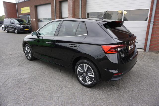 Skoda FABIA 1.0 TSI 110PK AUTOMAAT STYLE JULI 2022 DEALER ONDERHOUDEN CAMERA KEYLESS LED ANDROID-APPLECARPLAY ECC AIRCO CRUISECONTROL PARKEERSENSOREN BLUETOOTH PRIVACYGLAS LANE ASSIST 4X ELECTR.RAMEN-SPIEGELS