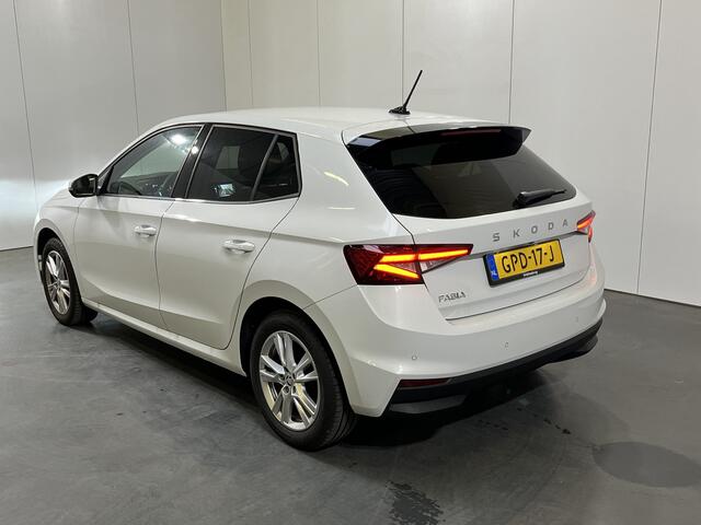 Skoda FABIA 1.0 TSI Business Edition / FABRIEKSGARANTIE TOT 2028/ CRUISE/ KEYLESS/ LED/ DIGITAL DASH/ LEDER STUUR/ CLIMA/ STOEL VERWARM./ PARK. SENSOREN + CAMERA/ SMARTLINK/ 16" LMV