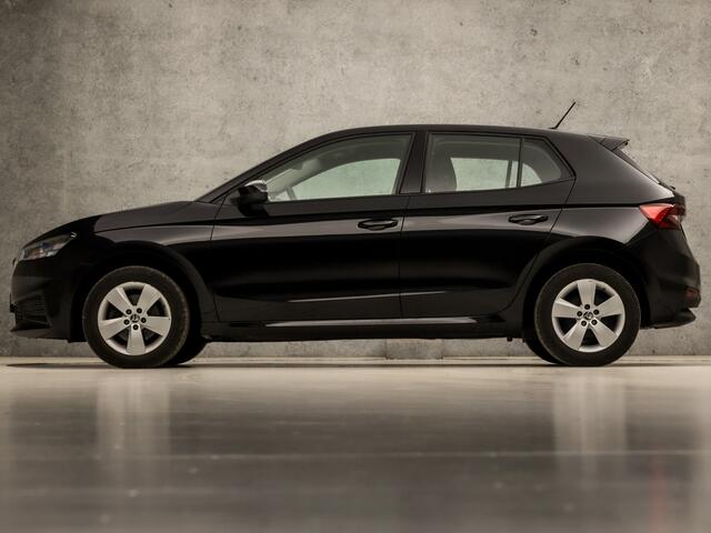 Skoda FABIA 1.0 TSI Sport Automaat (APPLE CARPLAY, GROOT NAVI, STOELVERWARMING, ADAPTIVE CRUISE, SPORTSTOELEN, LED KOPLAMPEN, LANE ASSIST, NIEUWE APK, NIEUWSTAAT)