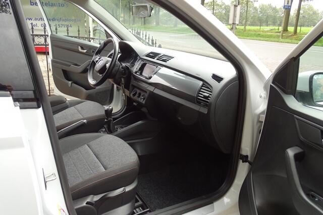 Skoda FABIA 1.0 TSI Bus. Edition Navigatie Trekhaak 1e eig
