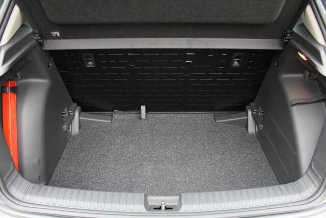 Skoda FABIA 1.0 TSI Essence | Rijklaar | Trekhaak | Parkeersens. | Apple/Android | LED | Bluetooth | NL-auto