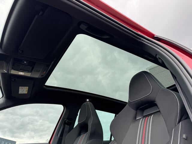 Skoda Kamiq 1.0 TSI 115pk Monte Carlo / Navigatie / Adaptive Cruise Control / Panoramadak / Camera