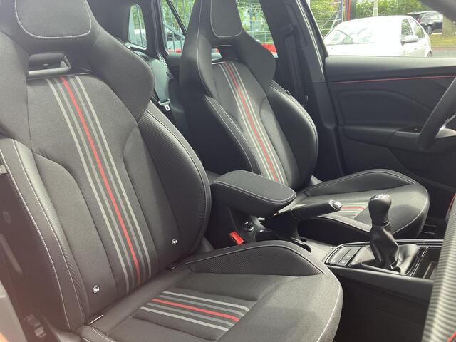 Skoda Kamiq Monte Carlo 1.0 TSI 115 PK | Apple Carplay/Android Auto | Panorama dak | Trekhaak | Winter pakket |