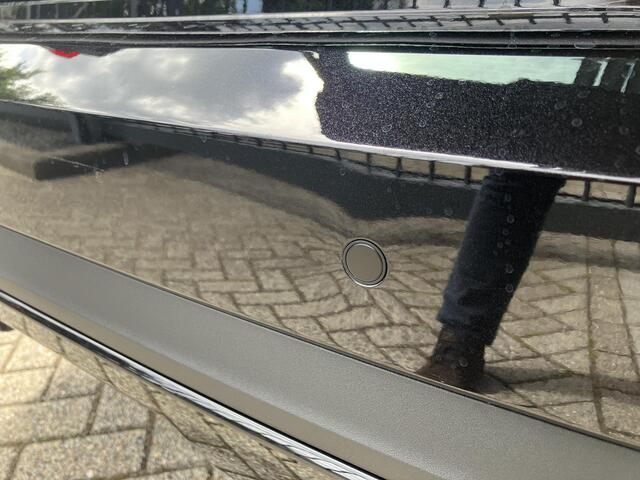 Skoda Kamiq Monte Carlo 1.0 TSI 115 PK | Apple Carplay/Android Auto | Panorama dak | Trekhaak | Winter pakket |