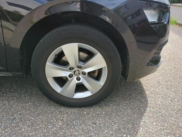 Skoda Kamiq 1.0 TSI 110pk Ambition / Smart Link / Airco / 16" LMV