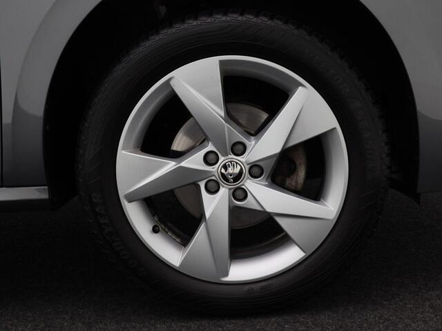 Skoda Kamiq 1.0 TSi 110 Pk Automaat Sport Business | Camera | Sensoren | Cruise | Carplay | LED | Stoel Verwarming | Climate Control | 17 Inch | 54.336 Km!!