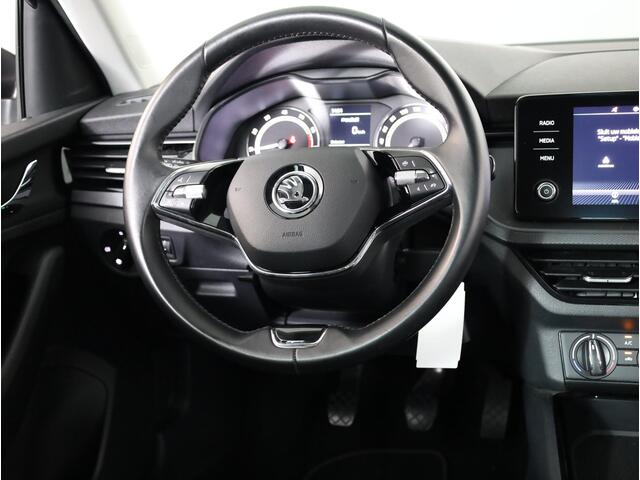 Skoda Kamiq 1.0 TSI Ambition 110 PK | Navigatie via app | Parkeersensoren | LM velgen |