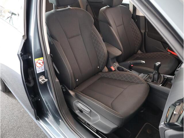 Skoda Kamiq 1.0 TSI Ambition 110 PK | Navigatie via app | Parkeersensoren | LM velgen |