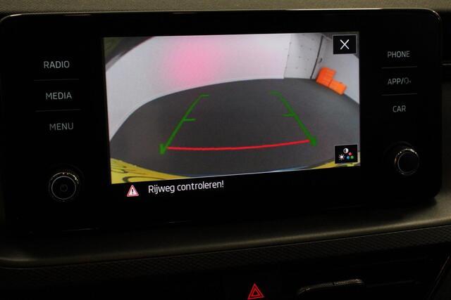 Skoda Kamiq 1.0 TSI 110 pk DSG Scoutline Dynamic | Navigatie | Apple Carplay/ Android Auto | Camera | Adaptive cruise control | Stoelverwarming | Wegklapbare trekhaak | LED-verlichting voor