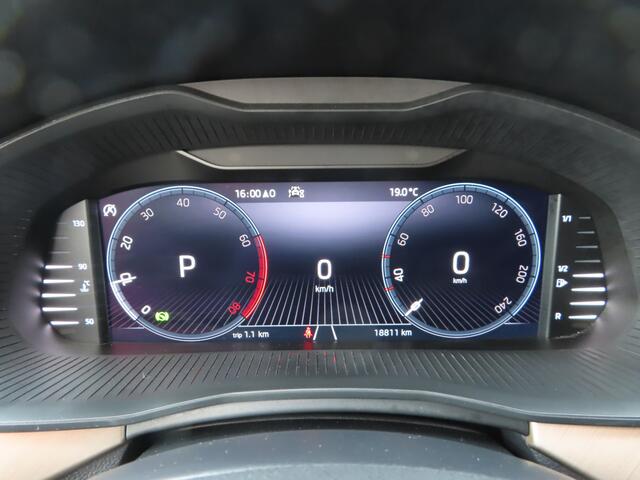 Skoda Kamiq 1.0 TSI Style DSG | groot scherm | adaptive cruise | camera