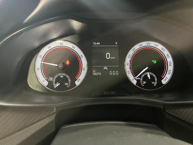 Skoda Kamiq 1.5 TSI Monte Carlo / AUTOMAAT/ PANO/ PARK. SENSOREN + CAMERA/ SMARTLINK/ LED/ CRUISE/ CLIMA/ 18" LMV/ STOEL VERWARM./ DAB