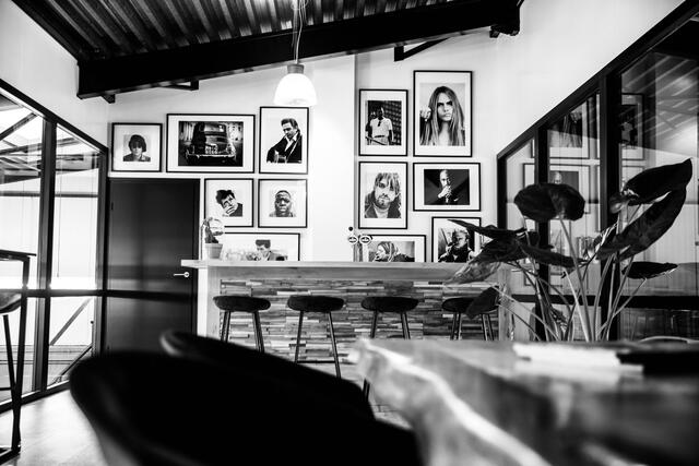 Skoda Kamiq 1.0 TSI Sport (APPLE CARPLAY, CRUISE, LED KOPLAMPEN, SPORTSTOELEN, LM VELGEN, LANE ASSIST, ARMSTEUN, BLUETOOTH, NIEUWE APK, NIEUWSTAAT)