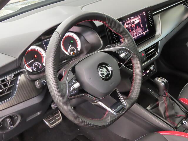 Skoda Kamiq 1.0 TSI Monte Carlo DSG | trekhaak wegklapbaar | stoelverwarming | voorruitverwarming | adaptive cruise + dpde hoek detectie | panodak | camera |