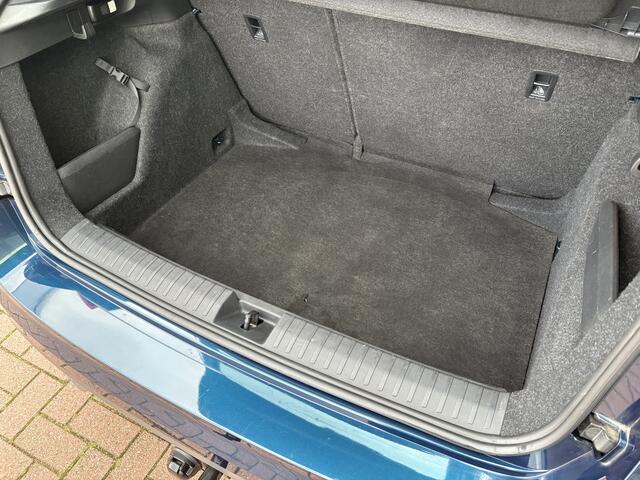 Skoda Kamiq 1.0 TSI 115pk DSG Sport Business CLIMA/CRUISE/DAB/CARPLAY/PDC/TREKHAAK