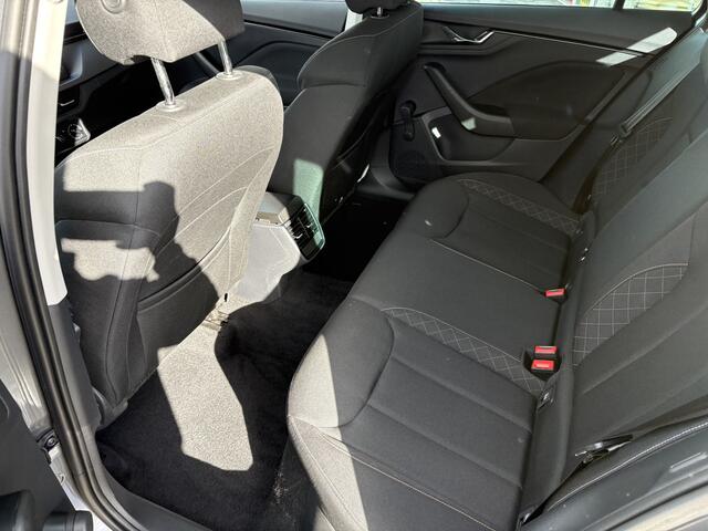 Skoda Kamiq 1.0 TSI Ambition Airco |Applecarplay/Android | 16 Inch lm | Trekhaak | All seasons | Cruise control |