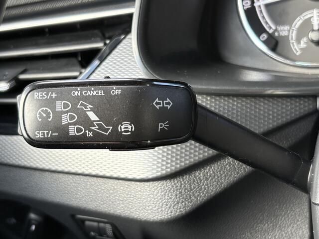 Skoda Kamiq 1.0 TSI Ambition Airco |Applecarplay/Android | 16 Inch lm | Trekhaak | All seasons | Cruise control |