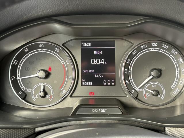 Skoda Kamiq 1.0 TSI Ambition Airco |Applecarplay/Android | 16 Inch lm | Trekhaak | All seasons | Cruise control |