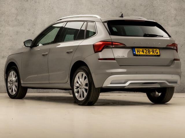 Skoda Kamiq 1.0 TSI Sport Automaat (APPLE CARPLAY, GETINT GLAS, CRUISE, TREKHAAK, SPORTSTOELEN, PARKEERSENSOREN, LED KOPLAMPEN, LANE ASSIST, DAB+, NIEUWSTAAT)