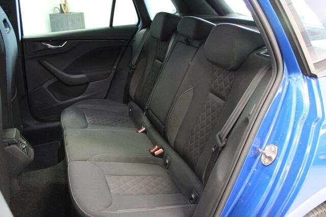 Skoda Kamiq 1.0 TSI Sport Business | 18'LMV | CAMERA | CARPLAY | CRUISE | CLIMA | KEYLESS | LED | D-GLAS | N.A.P |