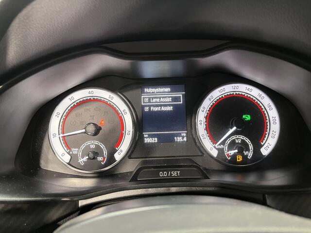 Skoda Kamiq 1.0 TSI Monte Carlo / AUTOMAAT/ PARK. SENSOREN/ CRYSTAL LIGHTING/ STOEL-STUURVERWARM./ SMARTLINK/ CLIMA/ DAB