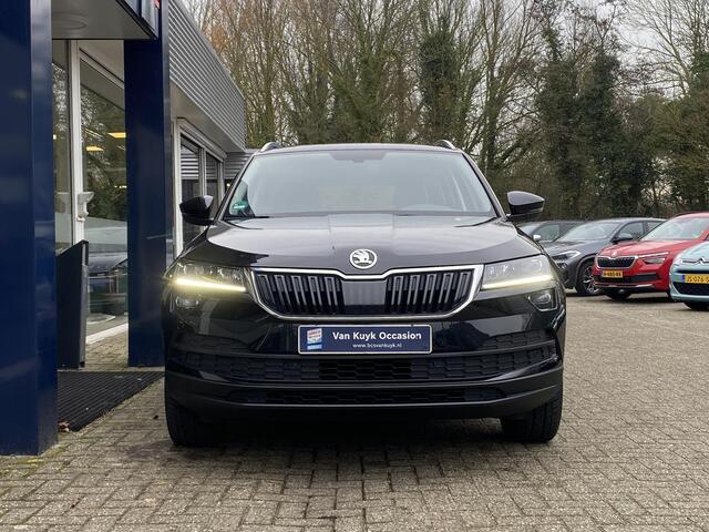 Skoda Karoq 1.0 TSI Business Edition / NL-Auto / 116 PK / 99.000 KM / 1e-Eigenaar / Vol-Leder / Trekhaak / LED-verlichting / Climate Control / Cruise Control / PDC V+A / Radio-Bluetooth-Navi / Carplay & Android auto / Draadloze telefoonlader /