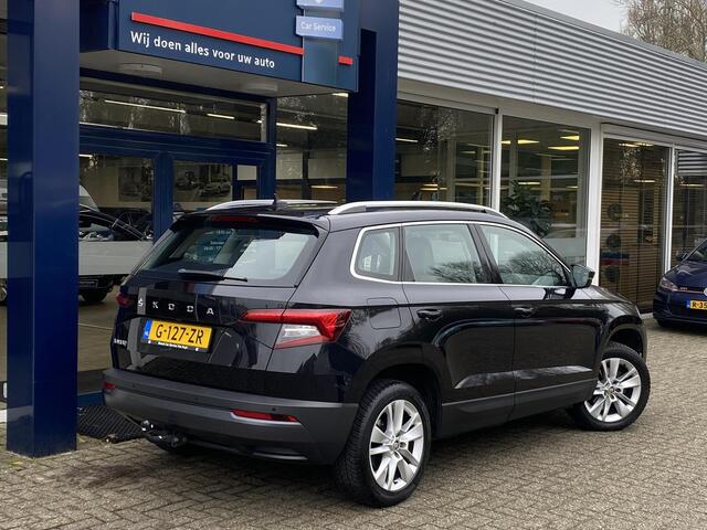 Skoda Karoq 1.0 TSI Business Edition / NL-Auto / 116 PK / 99.000 KM / 1e-Eigenaar / Vol-Leder / Trekhaak / LED-verlichting / Climate Control / Cruise Control / PDC V+A / Radio-Bluetooth-Navi / Carplay & Android auto / Draadloze telefoonlader /