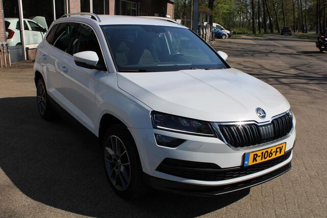 Skoda Karoq 1.5 TSI RS Sport NAVI groot, Apple/Android auto, Cruise Control, Parksens. V en A, Leder, 18" LMV, airco