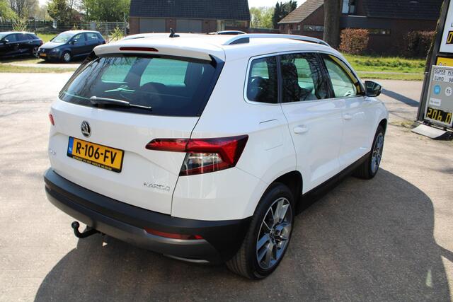Skoda Karoq 1.5 TSI RS Sport NAVI groot, Apple/Android auto, Cruise Control, Parksens. V en A, Leder, 18" LMV, airco