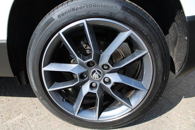 Skoda Karoq 1.5 TSI RS Sport NAVI groot, Apple/Android auto, Cruise Control, Parksens. V en A, Leder, 18" LMV, airco