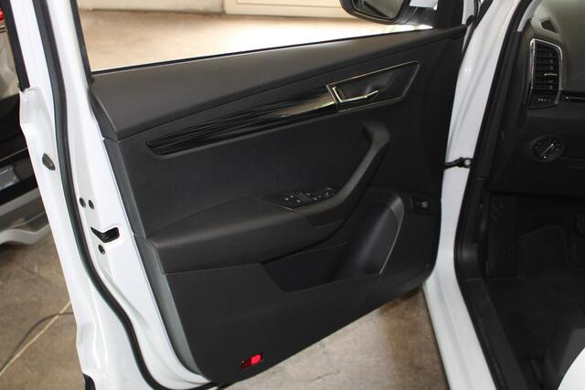 Skoda Karoq 1.5 TSI RS Sport NAVI groot, Apple/Android auto, Cruise Control, Parksens. V en A, Leder, 18" LMV, airco