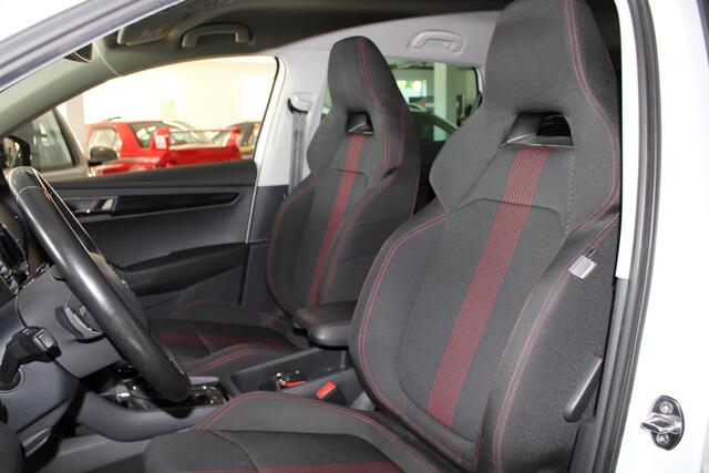 Skoda Karoq 1.5 TSI RS Sport NAVI groot, Apple/Android auto, Cruise Control, Parksens. V en A, Leder, 18" LMV, airco