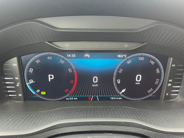 Skoda Karoq 1.5 TSI ACT Business Edition / 18'' LMV / ELEK. KLEP / PAN-SCHUIF DAK /